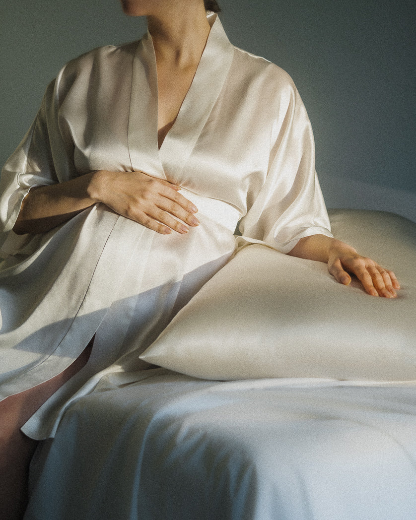 Dream About Me Short Silk Robe: Natural Ivoire Perlé