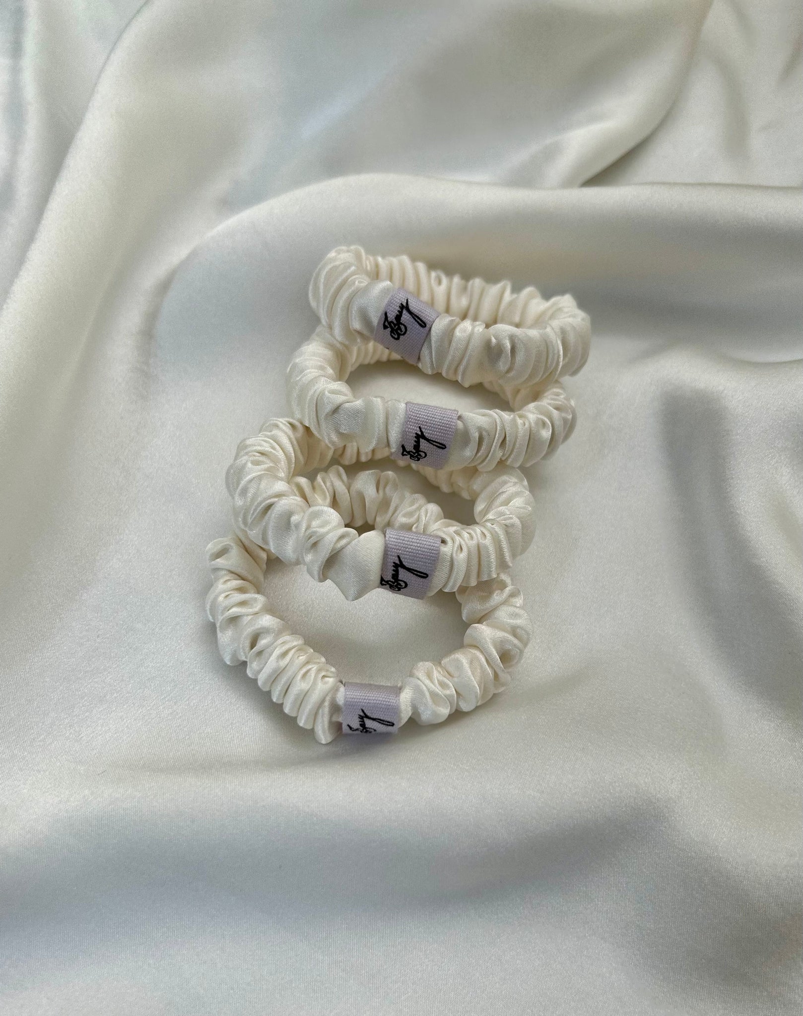 Everyday Essentials - Organic Peace Silk Scrunchies 001 Thins (Ivoire Perle Set of 4)