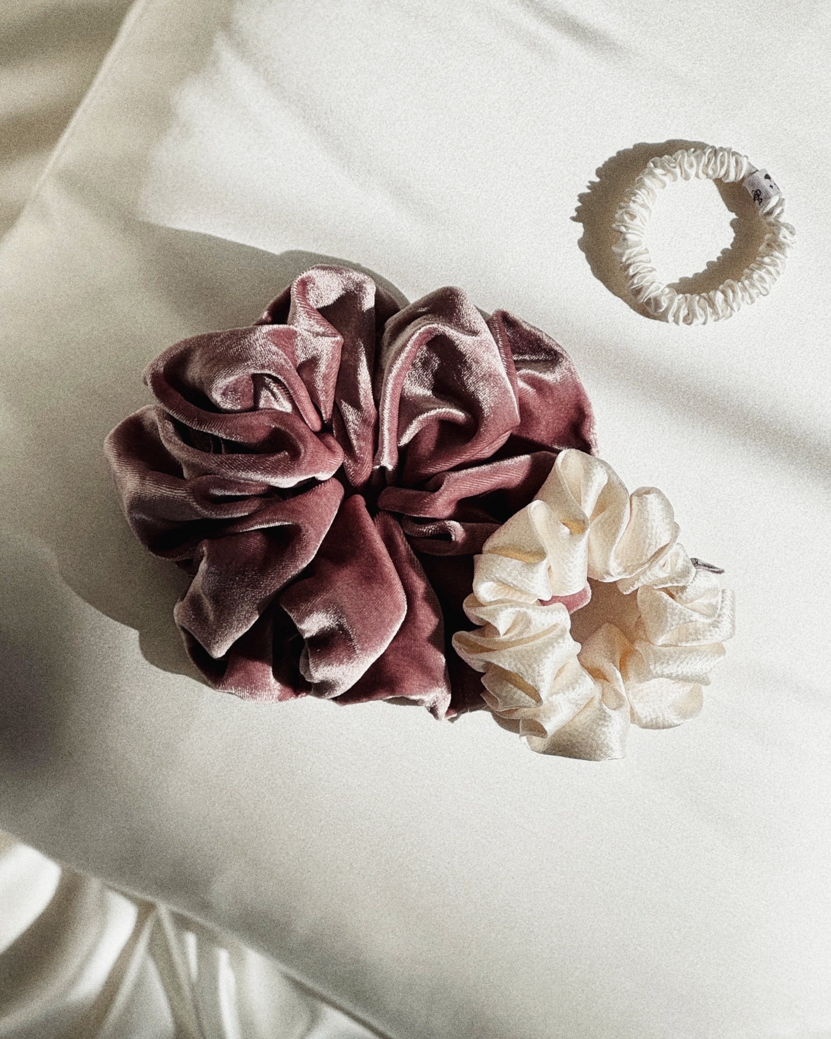 Sumi : Signature Organic Hammered Peace Silk Scrunchies