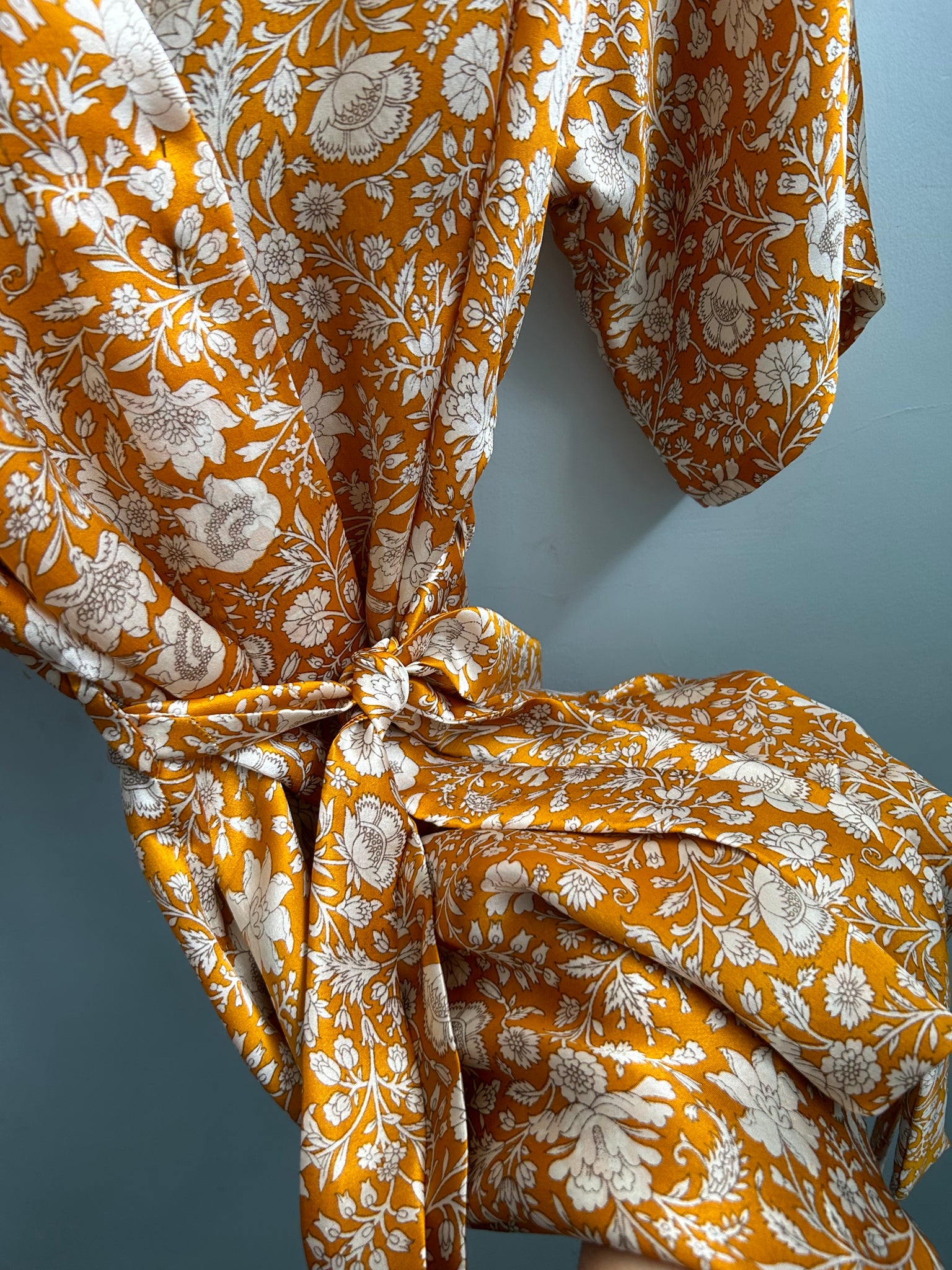 Dream About Me Short Silk Robe: Curcuma Aromatica