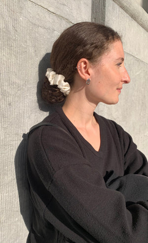 Sumi : Signature Organic Hammered Peace Silk Scrunchies