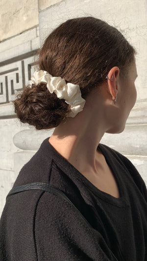 Sumi : Signature Organic Hammered Peace Silk Scrunchies