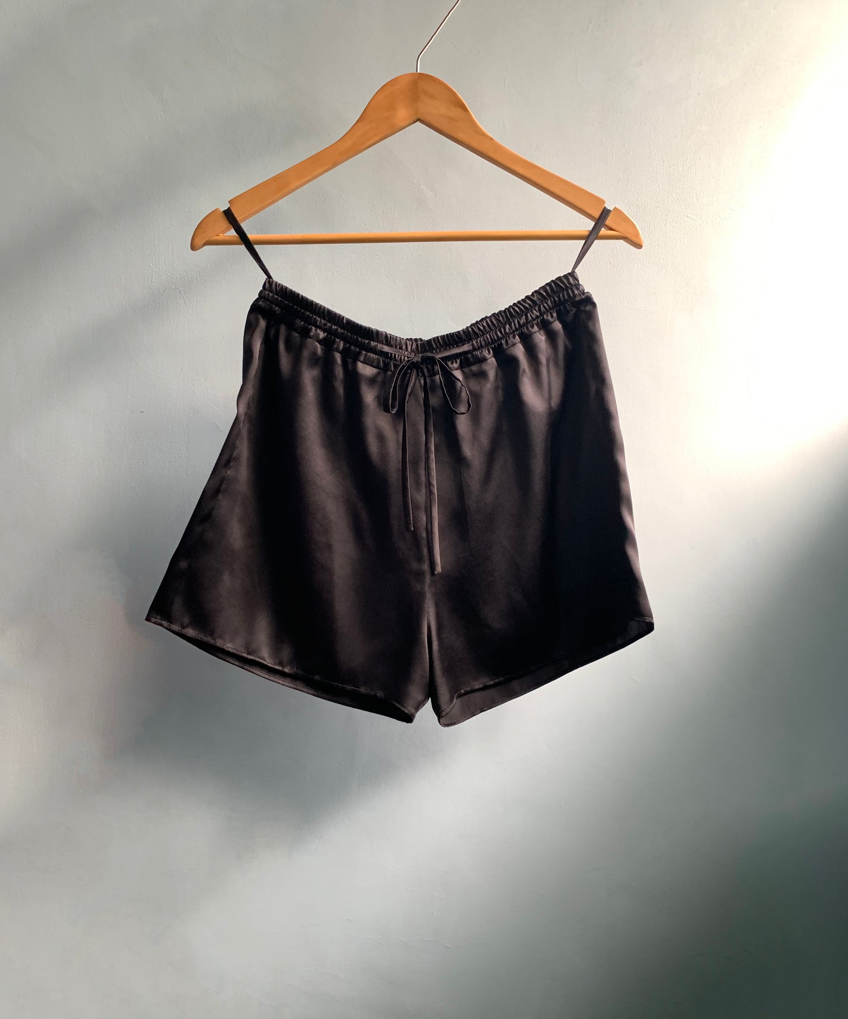 Siro Silk Shorts - Ebony Noir